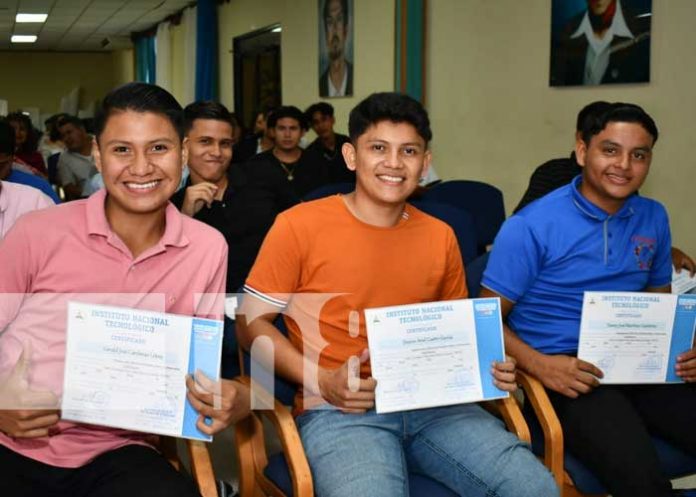 INATEC entrega certificados a protagonistas de cursos libres en Granada