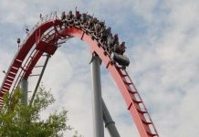 Foto: Montaña rusa deja atrapadas a varias personas a 20 metros de altura / Cortesía
