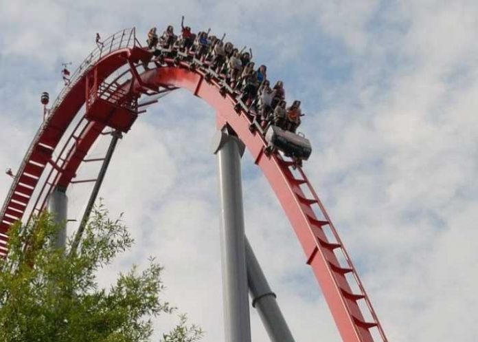 Foto: Montaña rusa deja atrapadas a varias personas a 20 metros de altura / Cortesía