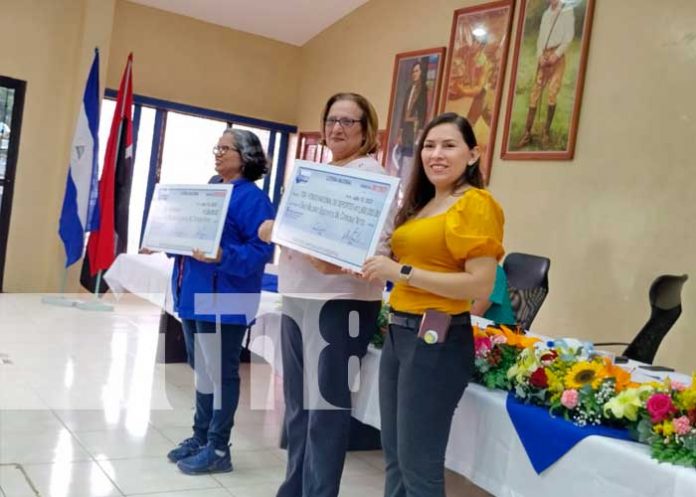 Foto: Lotería Nacional entrega