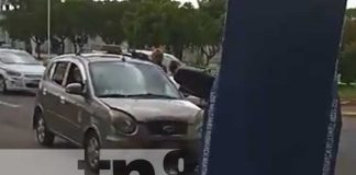 Taxista se tira alto y deja volcada una mototaxi en Managua