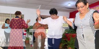 Foto: 36 adultos mayores reciben certificados en en diversos cursos técnicos, destacando la perseverancia y optimismo de ellos /TN8