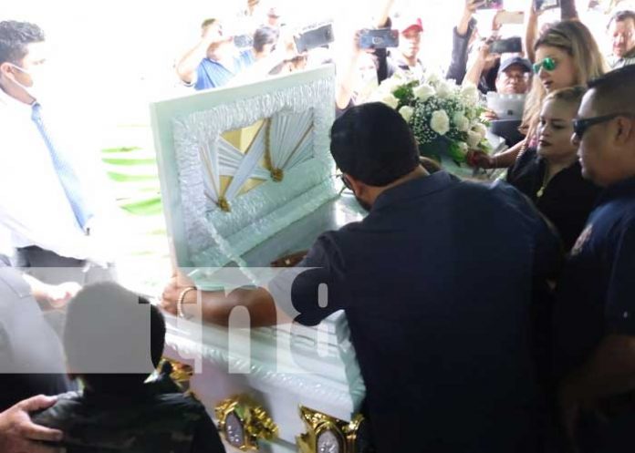 Foto: Entierro del Pastor Rafael Arista en Managua / TN8