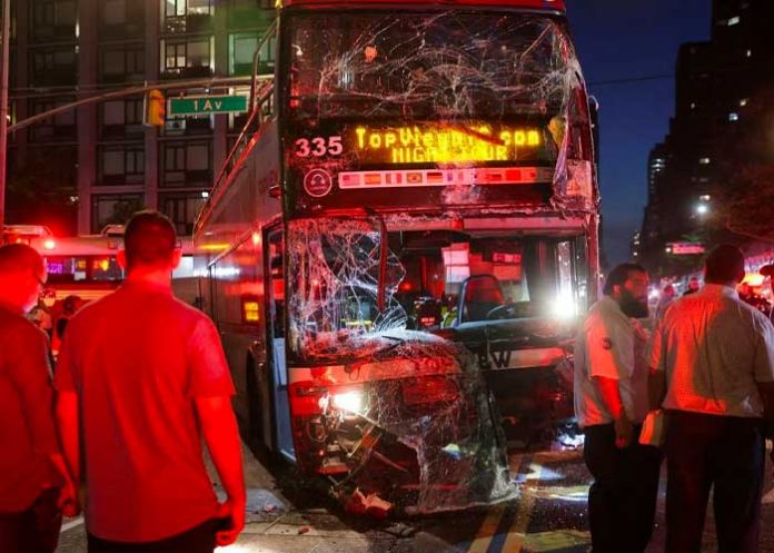 bus 18 personas hospitalizadas tras fuerte accidente en Nueva York