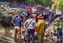 «Tristeza y luto en México» Bus se vuelca y deja como saldo 25 muertos Al menos 25 muertos tras volcadura de bus en México