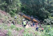 Desgracia en Colombia: 10 muertos y más de 30 heridos al caer un bus a un abismo Muertos y heridos al caer un bus en Colombia
