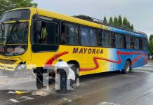 ¡Colisión múltiple en Chontales! Bus, carro y moto protagonizan accidente Foto: Choque entre bus, carro y moto en carretera de Chontales / TN8