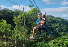 Viral: ¡Nivel de abuelita! Se lanza al canopy de Catarina sin miedo Foto: Abuelita se hace viral con el canopy de Catarina / Cortesía