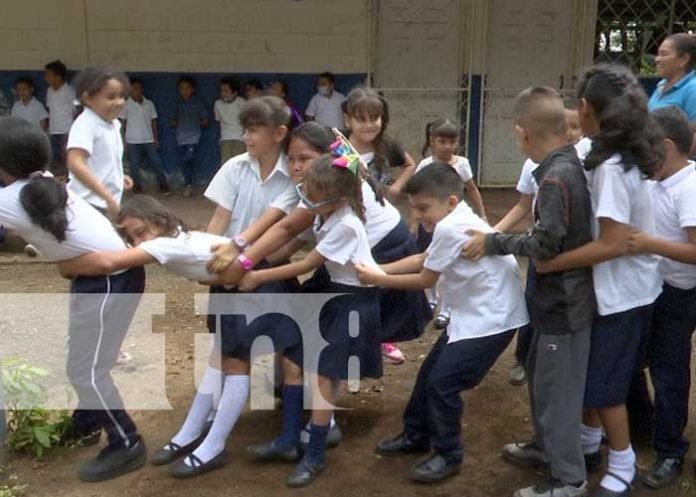 clemen-2 Foto: Actividades en el Colegio Clementina Cabezas / TN8