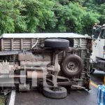 Vivos de milagro tras vuelco en una peligrosa curva en El Crucero Foto: Accidente de tránsito en el sector de El Crucero / TN8