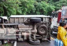 Vivos de milagro tras vuelco en una peligrosa curva en El Crucero Foto: Accidente de tránsito en el sector de El Crucero / TN8