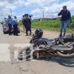 Se «estampa» contra un vehículo de instrucción en camino a Ciudad Belén Foto: Choque de moto con vehículo en zona de Ciudad Belén, Managua / TN8