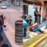 «Le salió la cabra» Asaltó a una mujer y terminó sometido por dos mecánicos Ladrón que asalta a mujer termina sometido