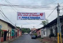 Calles de León amanecen románticas: «Mi amor perdón por todo» Calle de León se viste con mensaje de amor