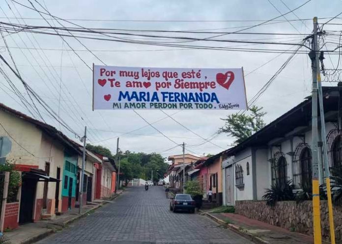 Calle de León se viste con mensaje de amor