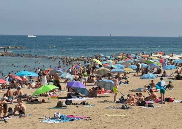El mar alcanza una temperatura récord en España 