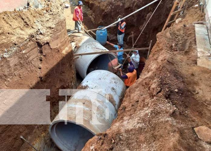 Foto: Obras de drenaje pluvial en el Mercado Oriental / TN8