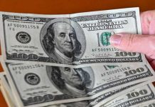 Buenos valores: Encontró dólares en Metrocentro (Managua) y los devolvió a su dueña Hombre de Managua demuestra sus buenos valores