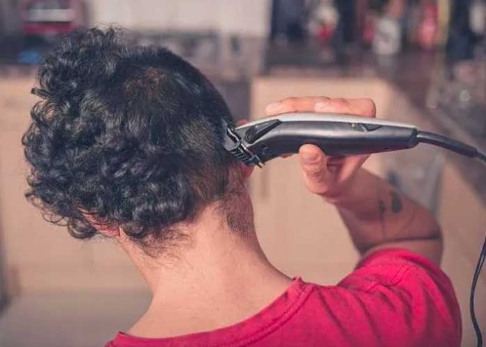 Madre descuida a su hijo un momento e hizo travesura