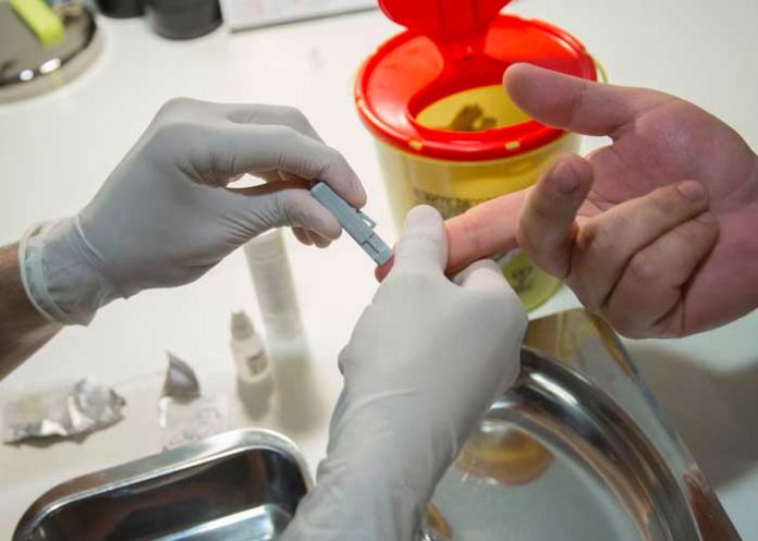 Con trasplante de médula ósea hombre se cura del VIH