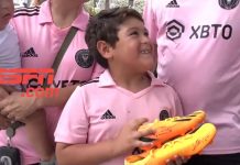 ¡Se le cumplió! Niño nica consiguió que Messi le firmara sus tacos (VIDEO) Foto: Niño nicaragüense consigue firma de Messi para sus tacos