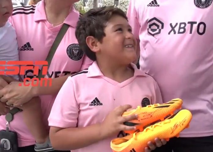 zapes-3 Foto: Niño nicaragüense consigue firma de Messi para sus tacos