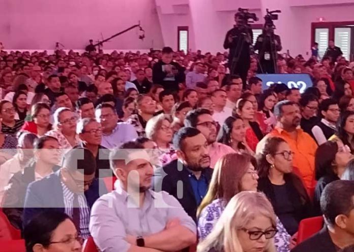 Ya has oído hablar de Cash Luna, estará ministrando en la Plaza La Fe en Managua