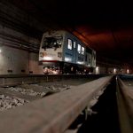 Hombre celoso se tiró con su pareja en las vías del tren en México Hombre celoso se tiró con su pajera en las vías del tren en México