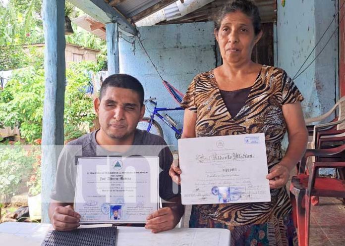 Conocé la historia de Joel, que a pesar de su discapacidad hoy es maestro en Carazo