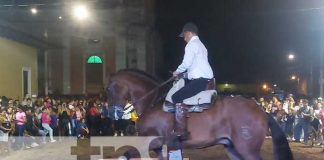 Foto: ¡Noche de Gala! Realizan "Exhibición Ecuestre" en Granada / TN8