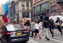 Cientos de personas crean disturbios durante un evento de streamer en Nueva York Cientos de personas crean disturbios durante un evento de streamer en Nueva York