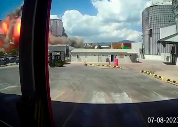 Fuerte explosión en un almacén de Turquía dejó a doce personas heridas