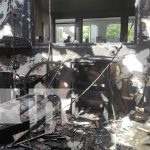 Taller de una mueblería es consumido por voraces lenguas de fuego en Managua Taller de una mueblería es consumido por voraces lenguas de fuego en Managua