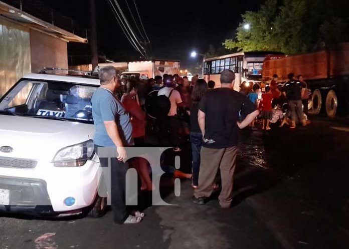 Accidente paraliza el tráfico en Los Rieles, de Sábana Grande, Managua