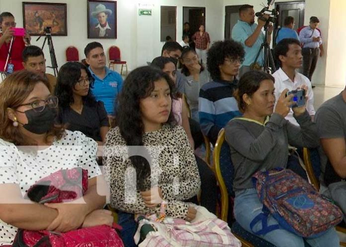 Programa con experto en el idioma inglés del INATEC