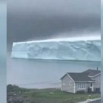 Colosal iceberg es captado navegando en Canadá (VIDEO) Colosal iceberg es captado navegando en Canadá (VIDEO)