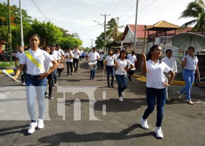 1 Foto: El Ministerio de Educación, realizó un colorido desfile patrio por las principales Calles del Municipio de Altagracia, en la Isla de Ometepe/TN8