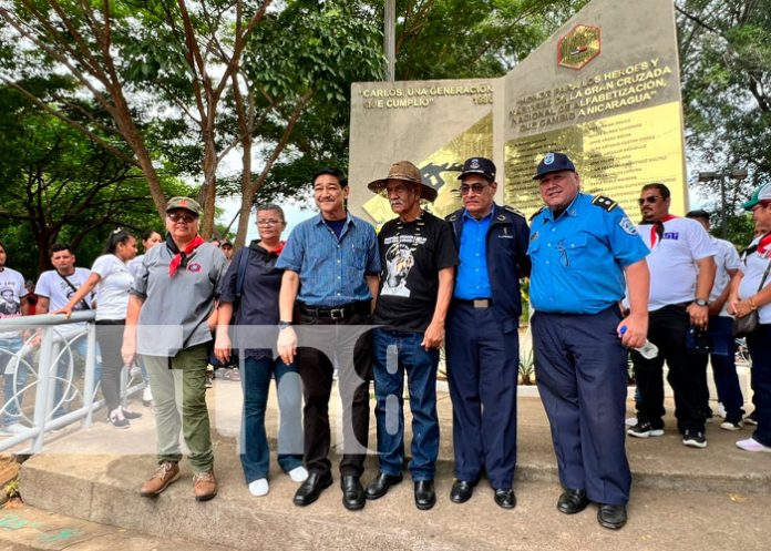 1 Foto: Autoridades del Subsistema de Educación participaron del 43 aniversario del final de la Cruzada Nacional de Alfabetización/TN8