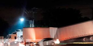 Camión termina cruzado en plena vía tras partirse en dos en la Cuesta El Plomo, Managua