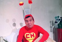 ¡El Chapulín Colorado! primer superhéroe latino como protagonista Foto: La película “Blue Beetle” de DC Comics, presenta al Chapulín Colorado, como el primer superhéroe latino protagonista de la pantalla grande.