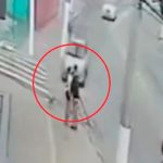 Video: Conductor atropella a pareja mientras se besaba en la vía pública Foto: Video: Conductor atropella a pareja mientras se besaba en la vía pública / Cortesía