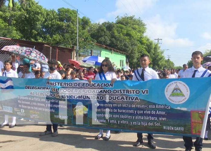 1 Foto: Estudiantes y maestros del distrito VI de Managua, participaron en un desfile en honor a las fiestas patrias/TN8