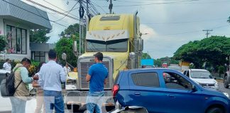 ¡Los deja como bola de billar! Conductor de cabezal provoca múltiple colisión en Montoya