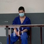 ¡Tiró patadas a lo loco a un policía en Managua y ahora enfrenta la justicia! Foto: ¡Tiró patadas a lo loco a un policía en Managua y ahora enfrenta la justicia!/TN8