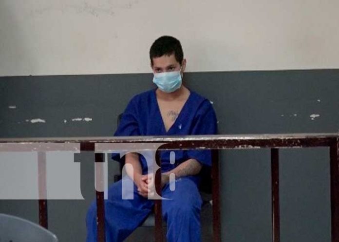 Foto: ¡Tiró patadas a lo loco a un policía en Managua y ahora enfrenta la justicia!/TN8