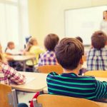 «Por no memorizar las tablas» Maestra obliga a alumnos golpear a su compañerito Maestra obliga a alumnos abofetear a un compañero