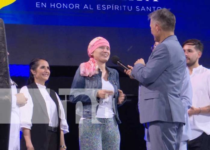 2 Foto: Presencia de Dios se hace sentir en ¡Noches de Gloria!, en Plaza la Fe / TN8