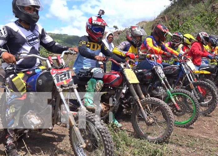 Foto: Corredores nacionales participan en la 4.ª edición de moto velocidad en Matagalpa / TN8