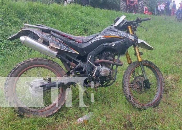 Motociclista y acompañante terminan en un hospital tras accidente de tránsito en Jalapa