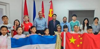 Estudiantes de Bejing visitan embajada de Nicaragua para conocer historia